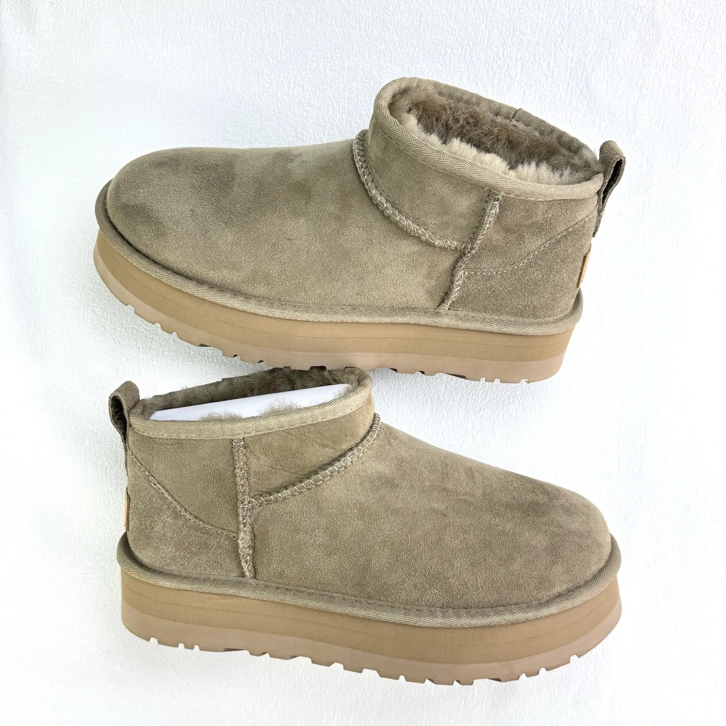 Self-pickup 💰440 Zhou Dongyu mini three-centimeter series snow boots/maroon gray black antelope brown carefully selected Longfeng sheep fur, fine texture, skin-friendly and breathable. The shoe collar is designed with simple tailoring. Easy to put on and take off. Fashionable personality. Comfortable Treadlite by ugg light wing EVA outsole. Comfortable cushioning. Size: 35 36 37 38 39 40